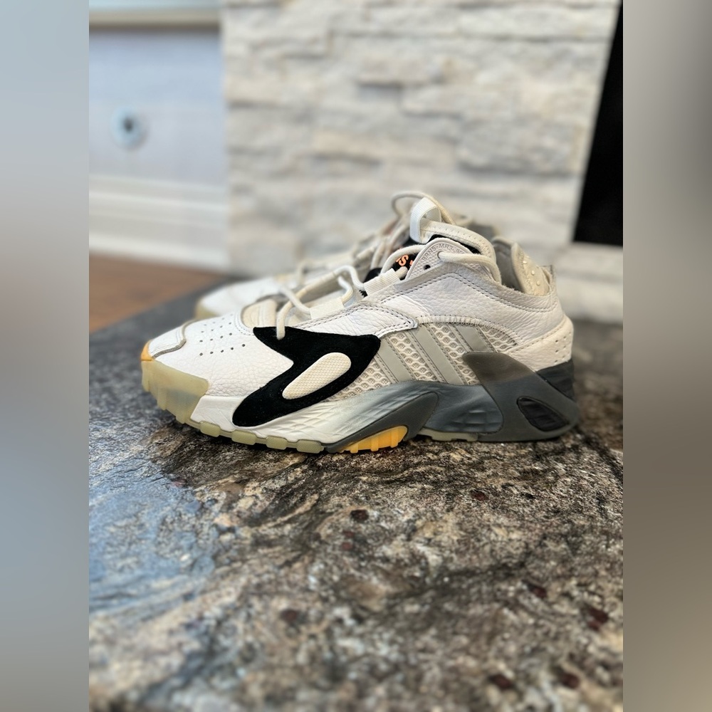 Streetball J 'Cloud White'